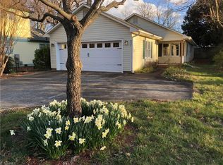 937 S Hawthorne Rd, Winston Salem, NC 27103