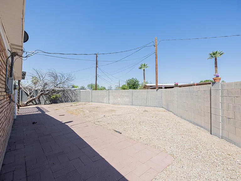 2130 W Cortez St — Photo 24