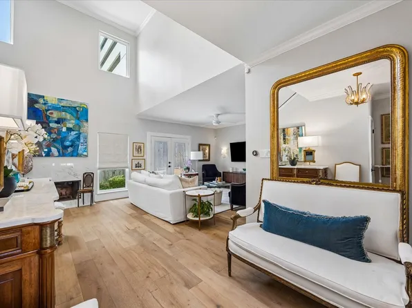 2555 Bering Dr APT 11, Houston, TX 77057
