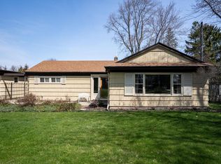 6516 Green Ridge Dr, Racine, WI 53406