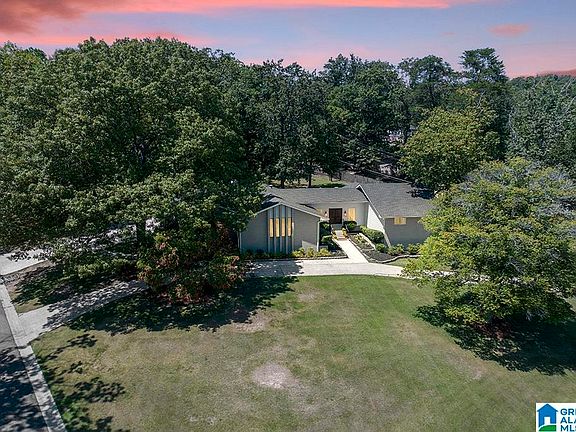 3rd image of 2601 Creekview Dr