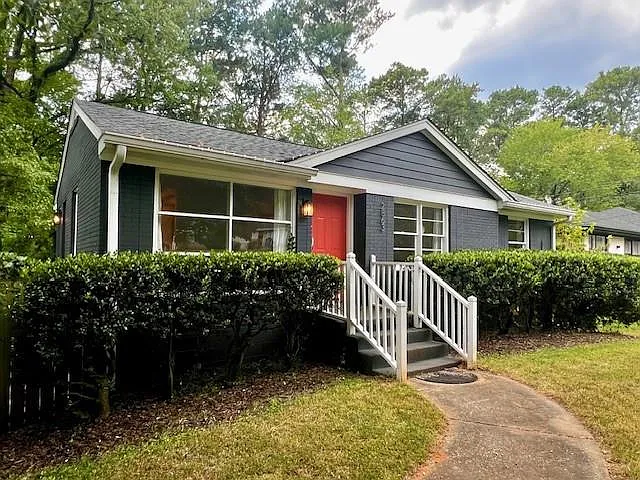 3 bed, 1.0 bath, 1014 sqft, $1,945 — Photo 2