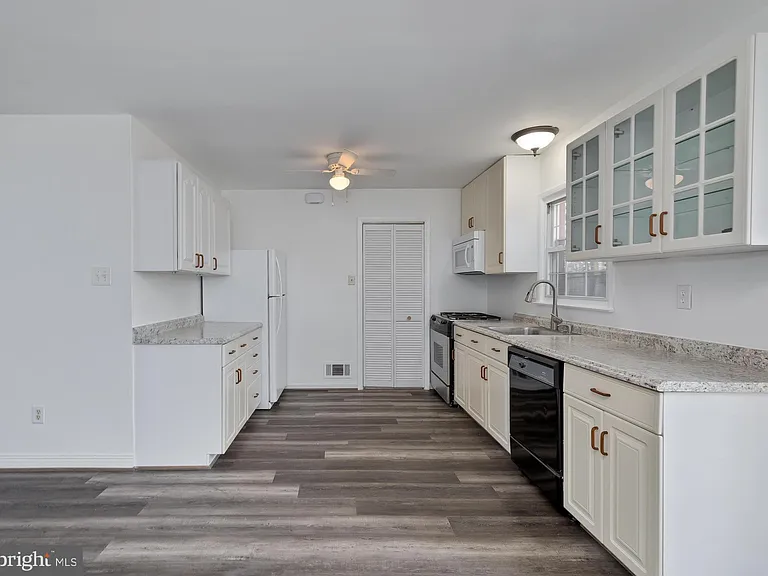 4114 Lees Corner Rd — Photo 6