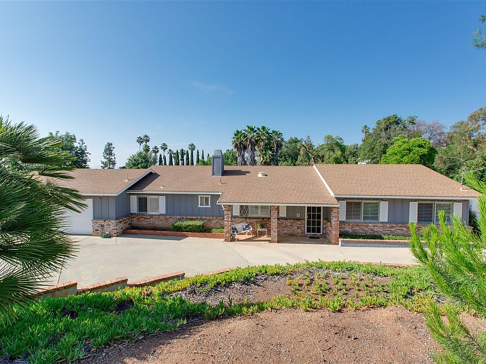 2nd image of 425 La Cresta Heights Rd