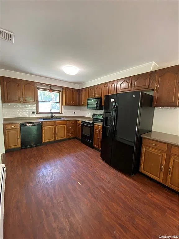 3 bed, 2.0 bath, 1839 sqft, $3,450 — Photo 3