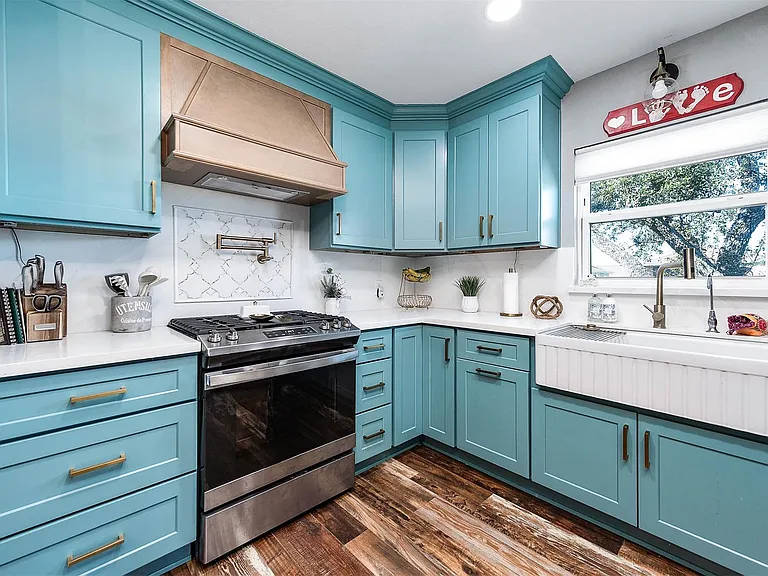 325 Ling St — Photo 5
