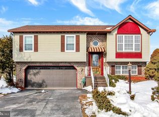 175 Drummer Dr, New Oxford, PA 17350