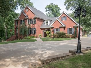 586 York Dr, Rogersville, AL 35652