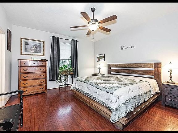 3rd image of 615 Hickory St