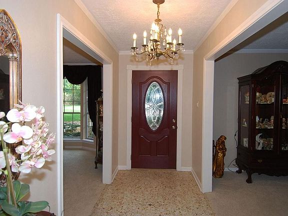 3rd image of 2110 Lakeville Dr