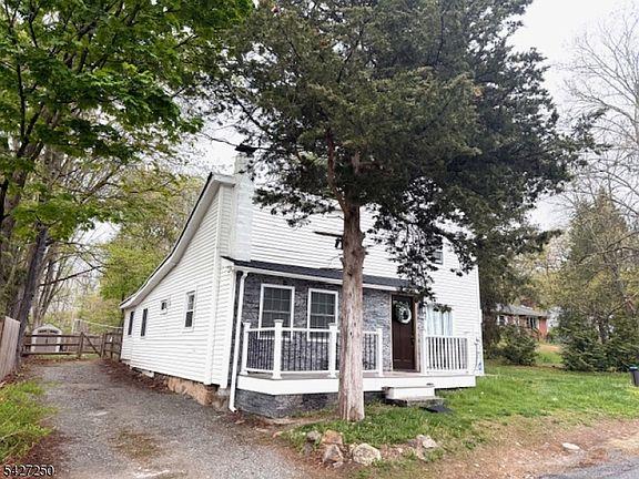 3rd image of 182 Stephensburg Rd