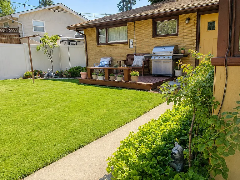6532 N Drumheller St #1 — Photo 11
