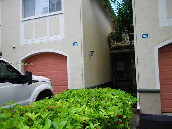 2493 Centergate Dr APT 102, Hollywood, FL 33025