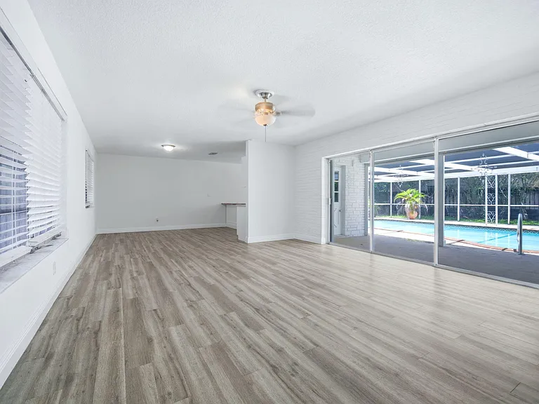 321 E Chaminade Dr — Photo 26