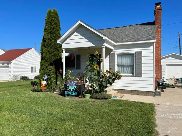 109 E Spring St, Port Austin, MI 48467