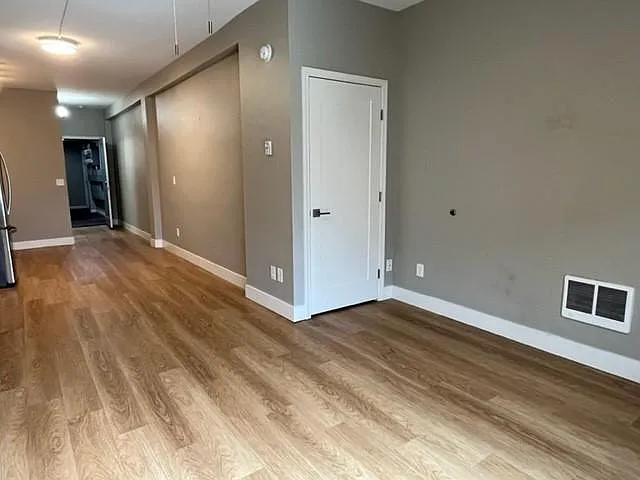 221 W Riverside Ave #14 — Photo 5