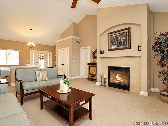 5th image of 5297 Locust Ct