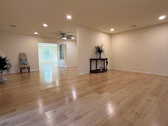 3rd image of 4546 Connorvale Rd