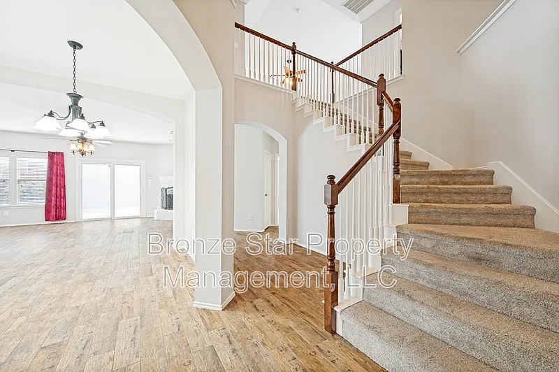 5 bed, 3.5 bath, 3067 sqft, $2,800 — Photo 3