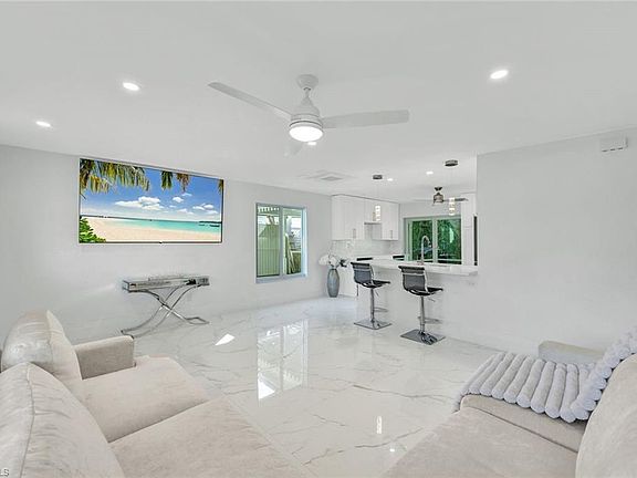 3rd image of 20 Kings RD #A18