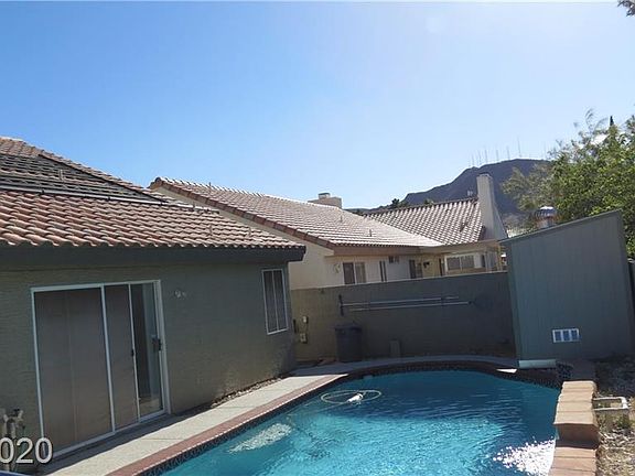 5th image of 215 Sea Bluff Dr