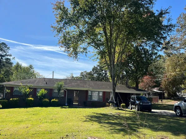 1956 Tabor Cir, Gadsden, AL 35904