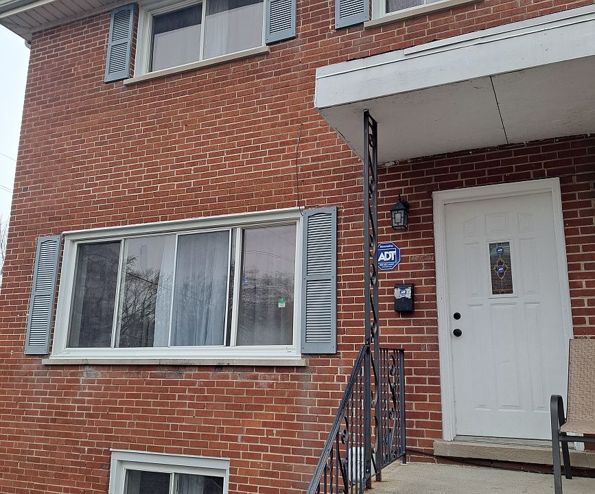 1st image of 1009 W North Ave APT F