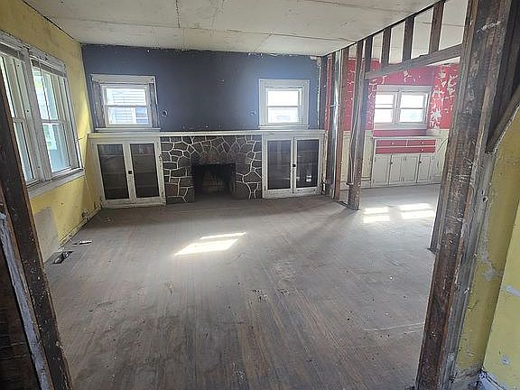 5th image of 18 S Jackson St