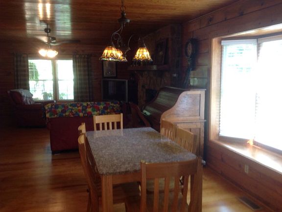5th image of 1131 White Oak Dr