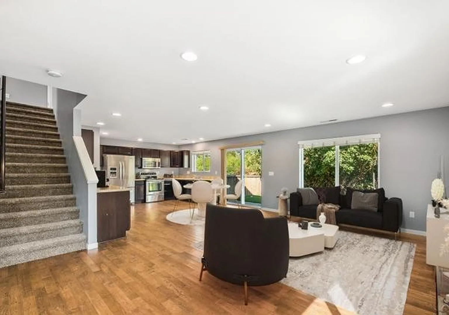 Updated 3 bedroom, 2.5 bath home in Tacoma! — Photo 4