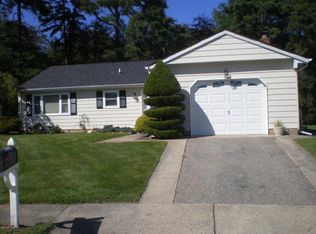 71 Doral Ct, Toms River, NJ 08757