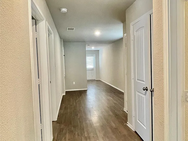 126 E Ash St — Photo 7