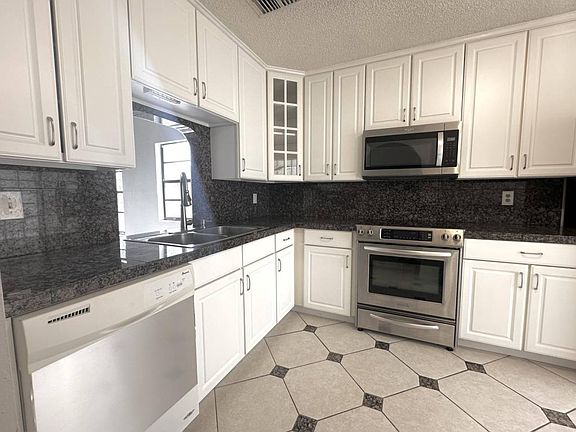 3rd image of 1430 Vista Pl