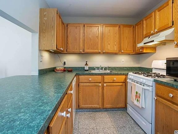 5th image of 1302 Sara Cir