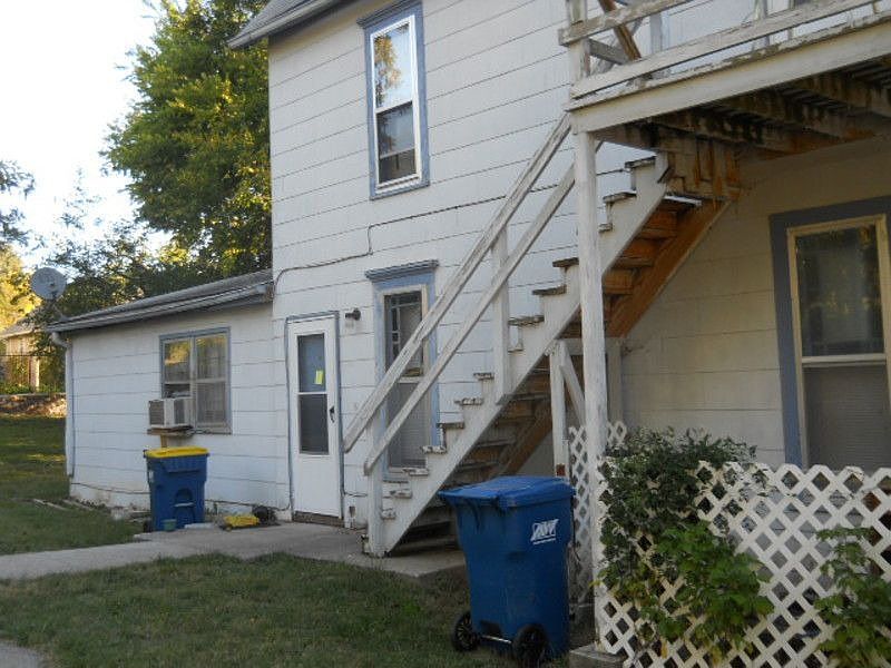 2nd image of 200 Laura St APT 2