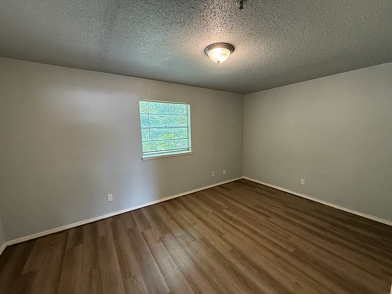 Peartree Apartments — Photo 22