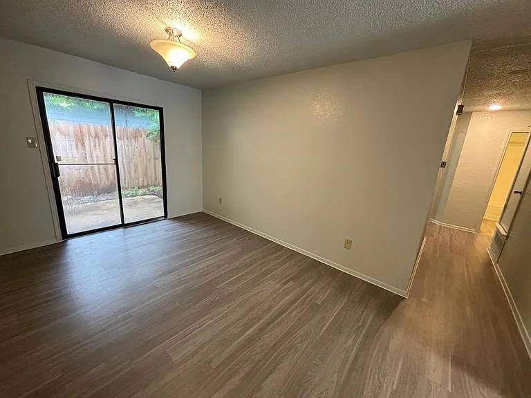 1112 Byers Ln — Photo 4