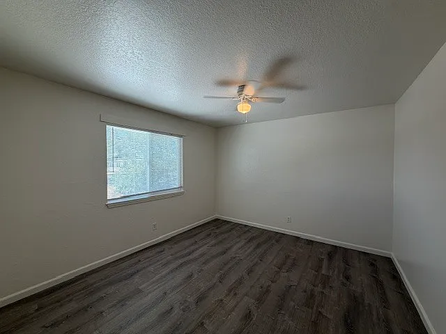 935 Kenwood Ave — Photo 9