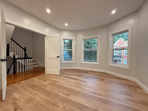 16 Willow Ave Photo 1