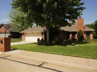 2308 Greystone Ct, Edmond, OK 73034