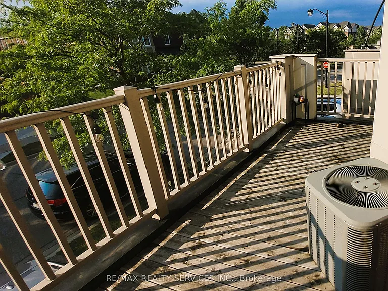 222 Mortimer Cres — Photo 4