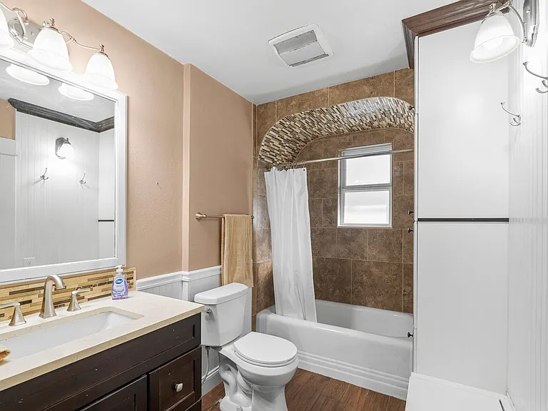 206 W Waverly Pl — Photo 9