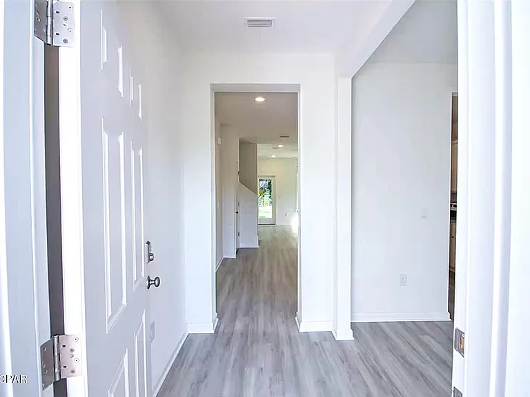 30 Sandywoods Ct — Photo 2