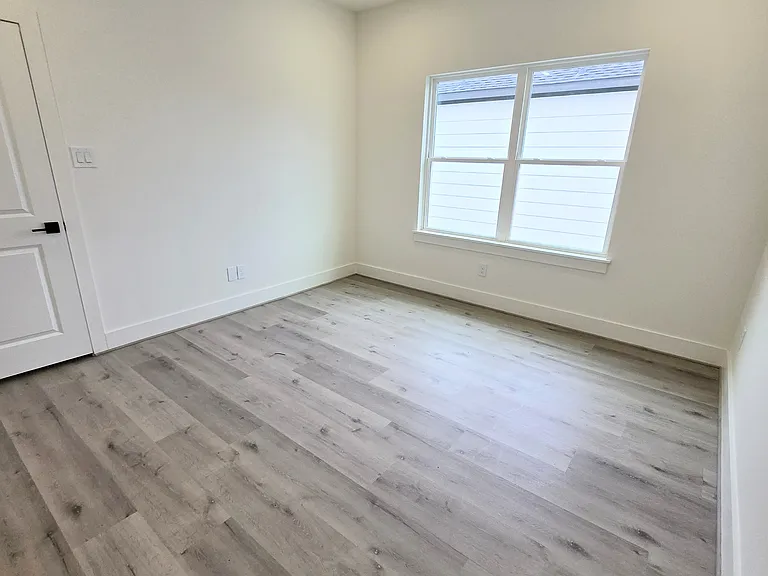 2706 Nagle St — Photo 45