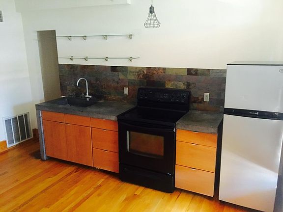 3rd image of 305 5th St S APT 3
