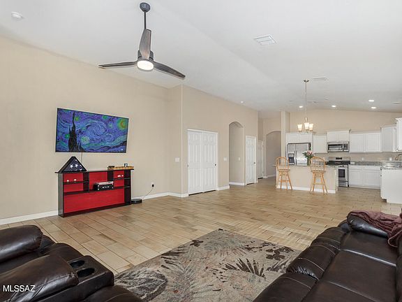4th image of 360 W William Carey St