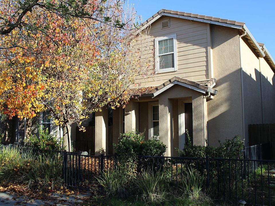 1st image of 2831 Stonegate Dr