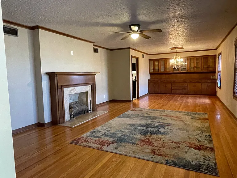 1004 Cottonwood St — Photo 6