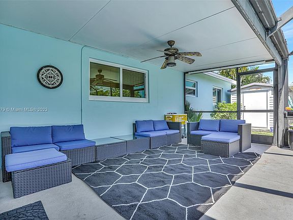 5th image of 324 SE 10th Ct