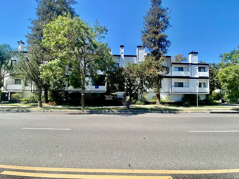14411 Riverside Dr #10 — Photo 9